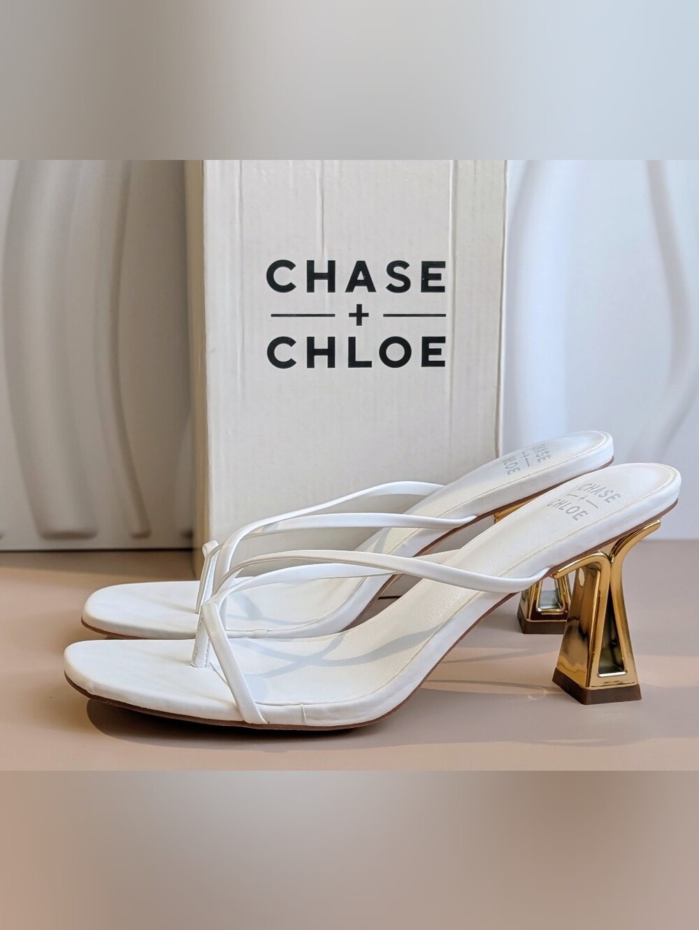 NIB Chase + Chloe Banzai-1 Sculpted Strappy Sandals White Gold Size 8